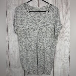 a.n.a Heathered Gray V-Neck Short Sleeve Tee